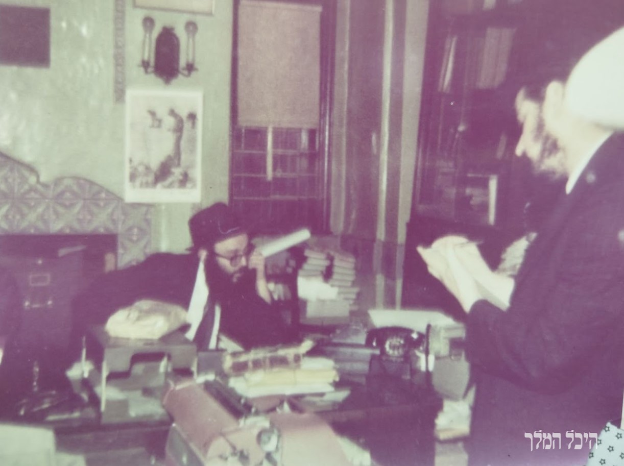 בעבודתו במזכירות, חורף תשל"ד